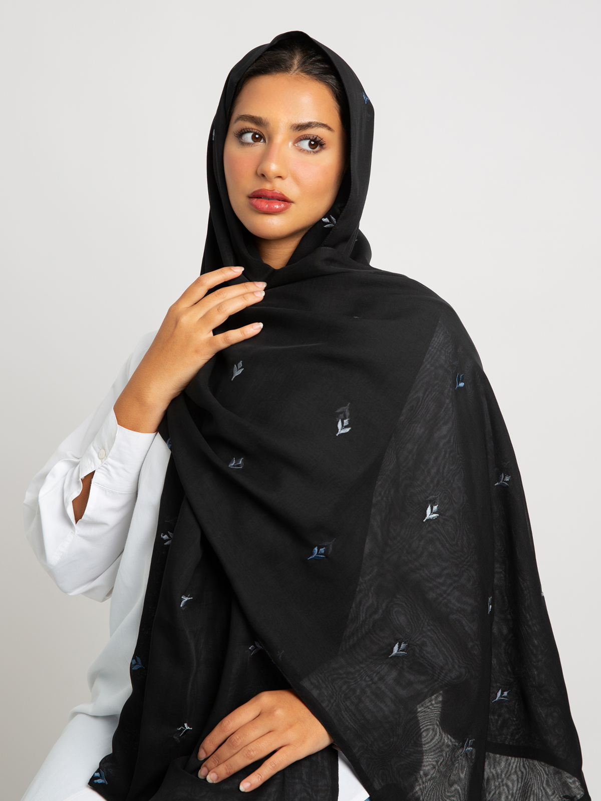 Black Petal Trace Double Voile Tarha
