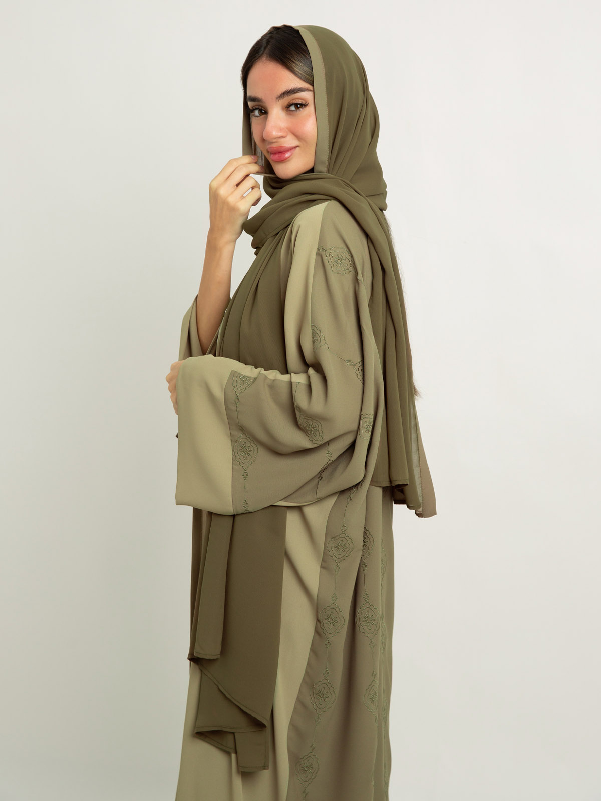 Cumin Daisy Chains Wide-fit Abaya