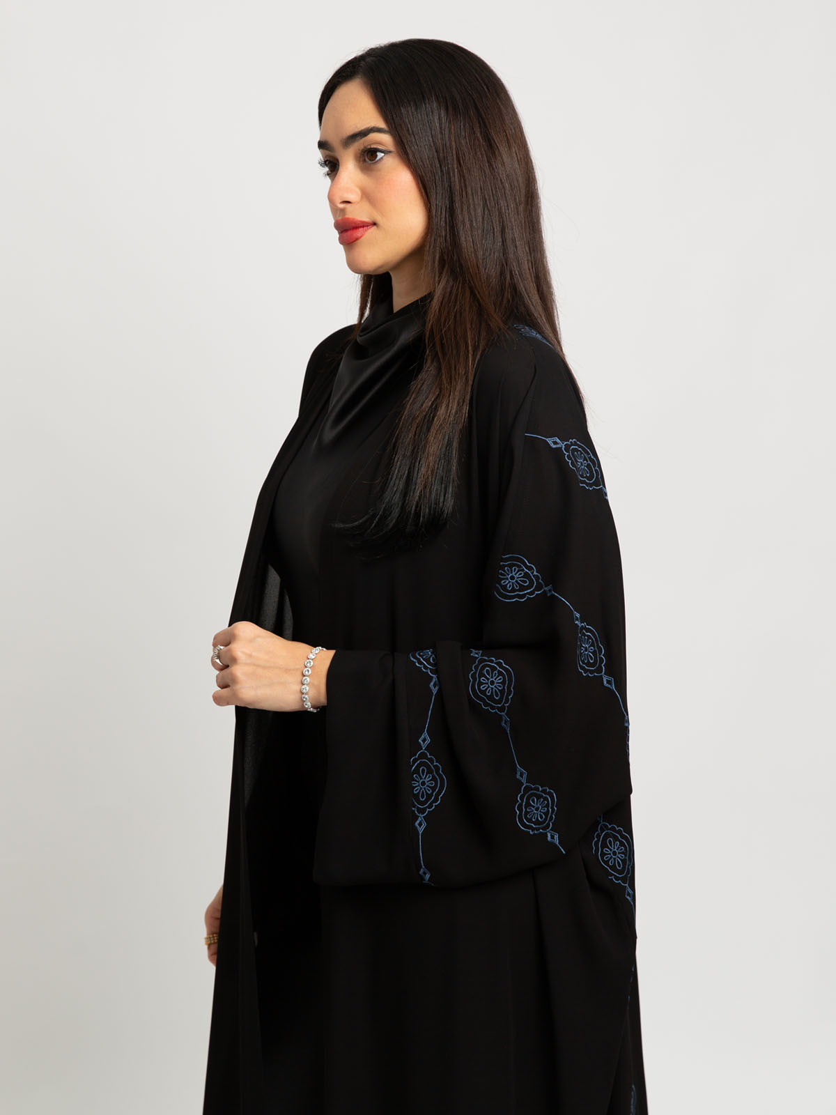 Black Daisy Chains Wide-fit Abaya