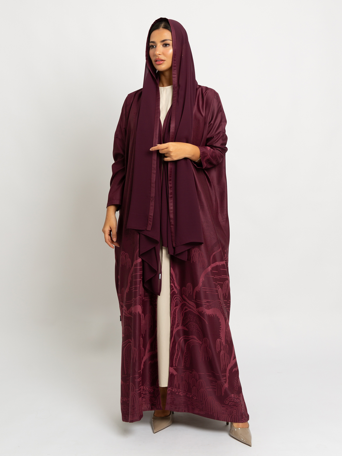 Maroon Earth Peaks Wide-fit Tight Sleeves Abaya